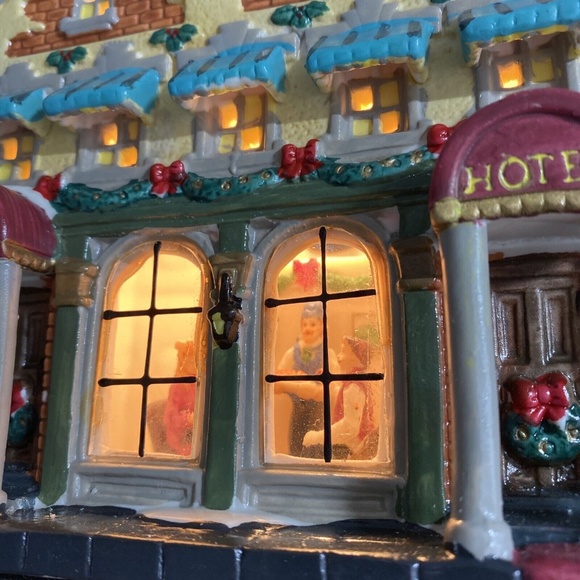 Light Up Christmas Streets Hotel Village House Holiday Porcelain Hand Painted - Picture 10 of 11